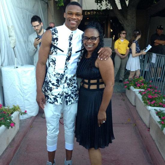 斯洛特执教利物浦遭遇挑战，进攻防守问题突出，萨拉赫争议，压力倍增。（斯洛特在利物浦帅位承压：攻防失衡、萨拉赫风波、重压陡增）