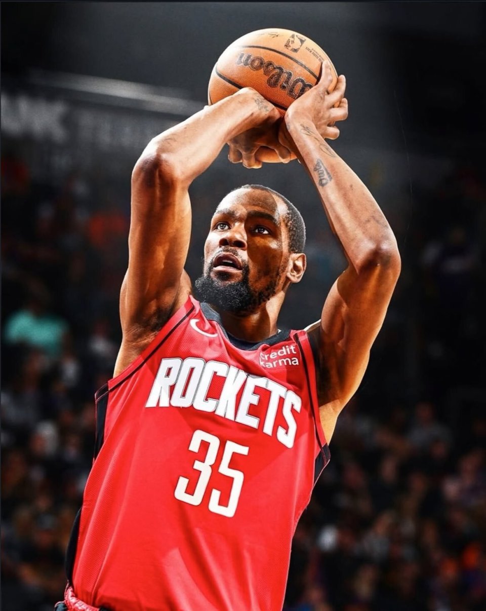 澳超半场：维尔格斯空门破僵，墨尔本胜利暂1-0阿德莱德联（澳超半场战报：维尔格斯空门先拔头筹，墨尔本胜利暂以1-0领先阿德莱德联）