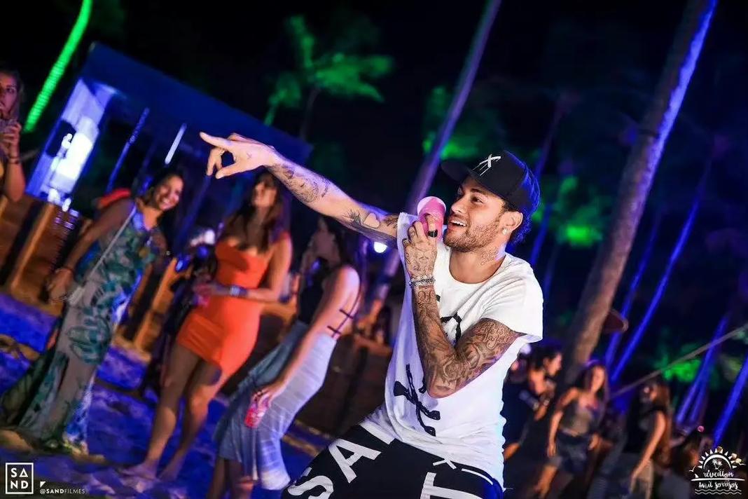 萨拉维亚：C罗是我的榜样，他是世界上任何运动员最好的代表（萨拉维亚盛赞C罗：我的榜样，也是全球运动员的最佳典范）