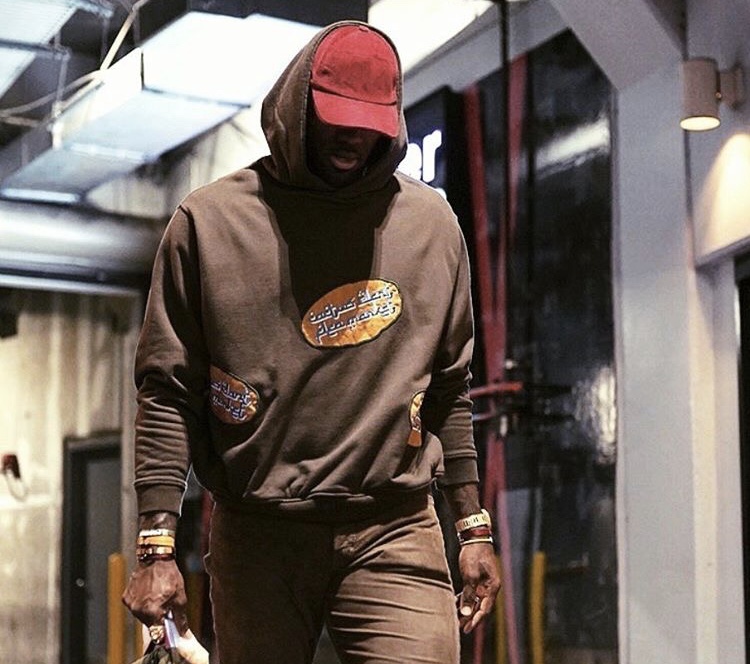 法比奥庆祝足协杯夺冠：我们是冠军，这座城市值得拥有这一刻（法比奥欢庆足协杯封王：我们是冠军，这座城市配得上这一刻）