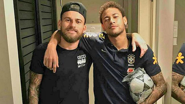 一齐登场！齐达内中国风亮相FC嘉年华，传奇卡重磅揭晓！（齐达内中国风亮相FC嘉年华，传奇卡重磅发布！）