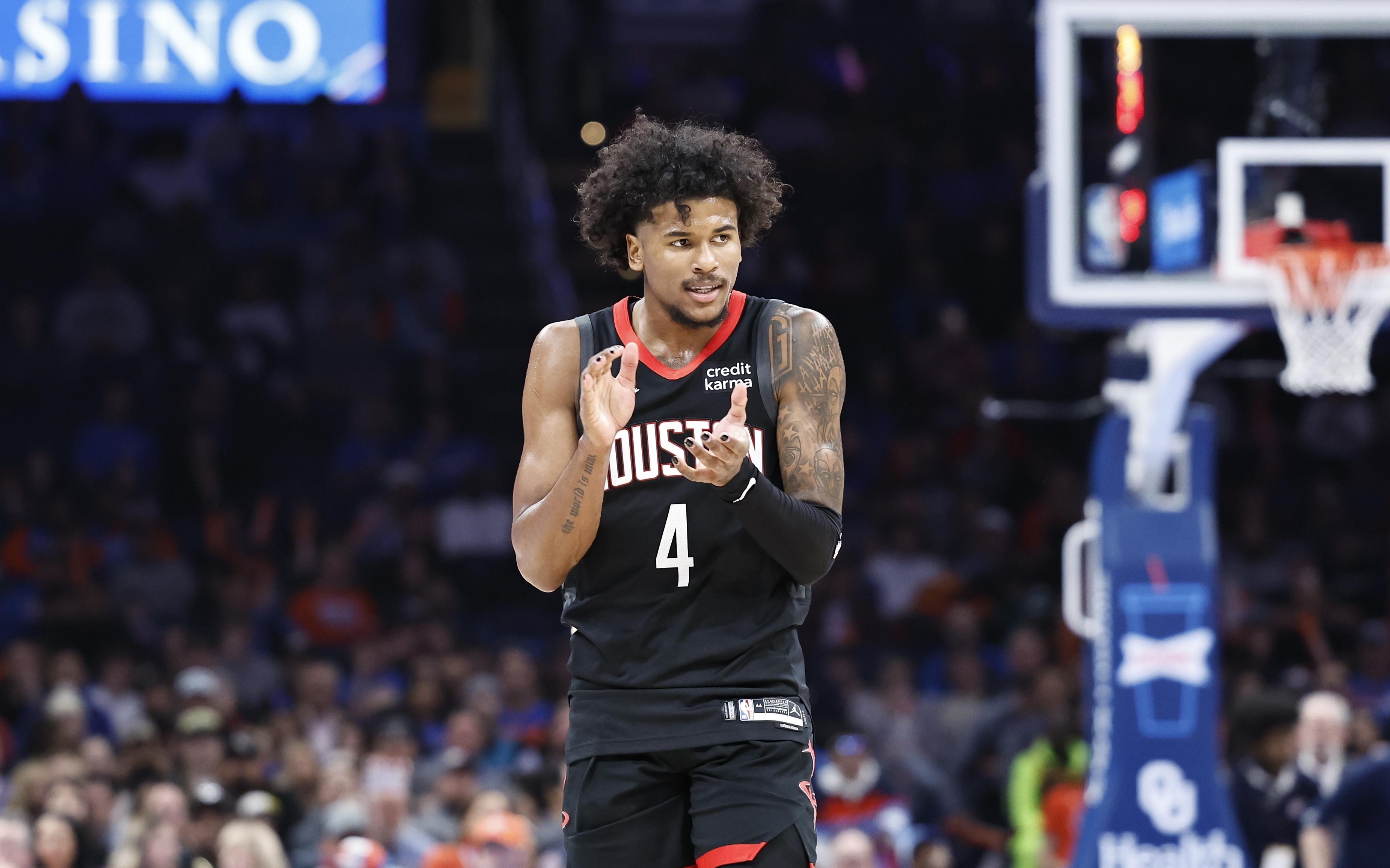 球星生日夜梅开二度，收获双喜（生日之夜两度破门，双喜临门）