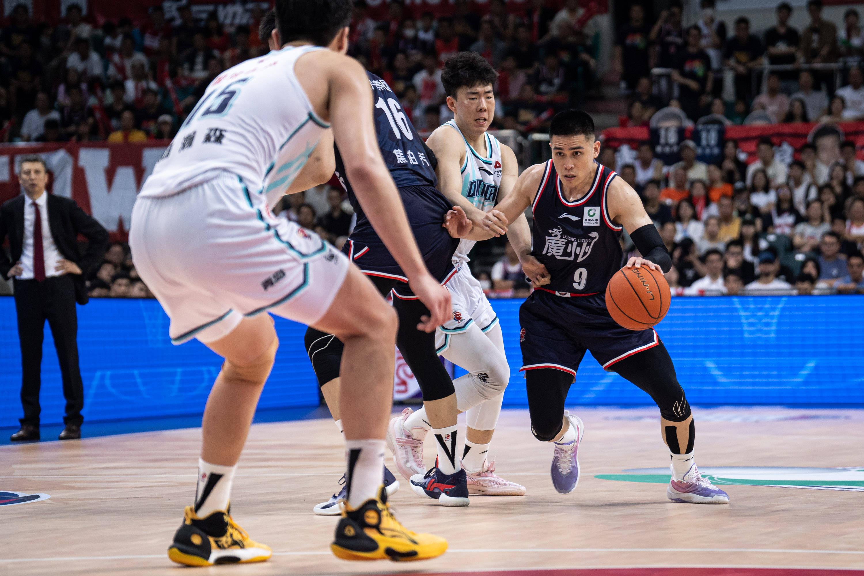 孔蒂：卡拉巴赫非常难对付，我对球队今天的表现很满意（孔蒂：卡拉巴赫难缠，我对球队今日发挥十分满意）