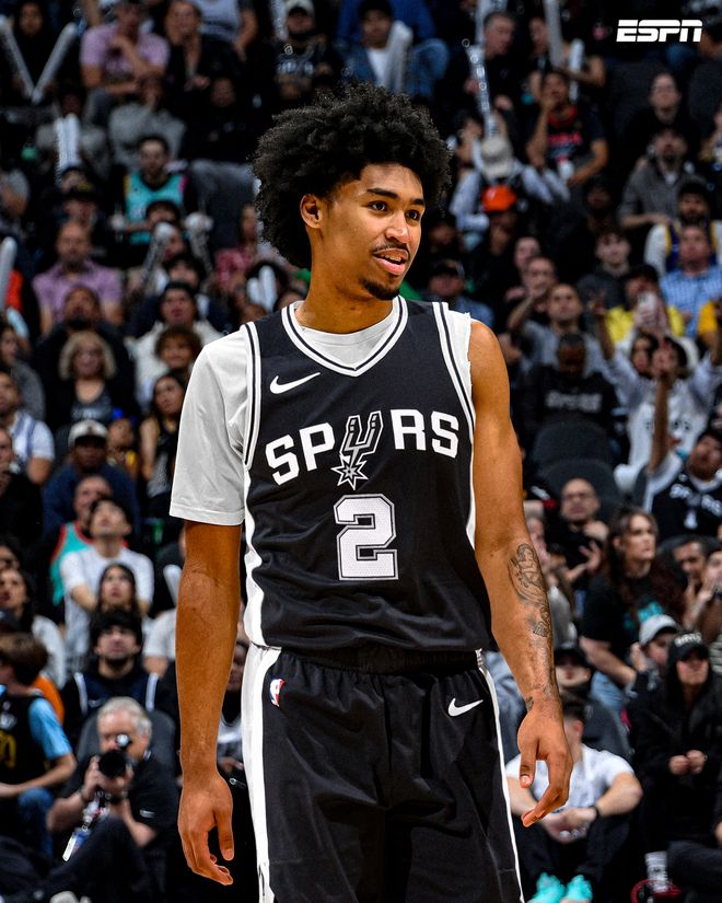 英超前瞻：热刺盼摆脱主场虫形象，曼联做客欲报4杀之仇（英超前瞻：热刺力求摘掉“主场虫”帽子，曼联客场誓雪“四杀”之仇）