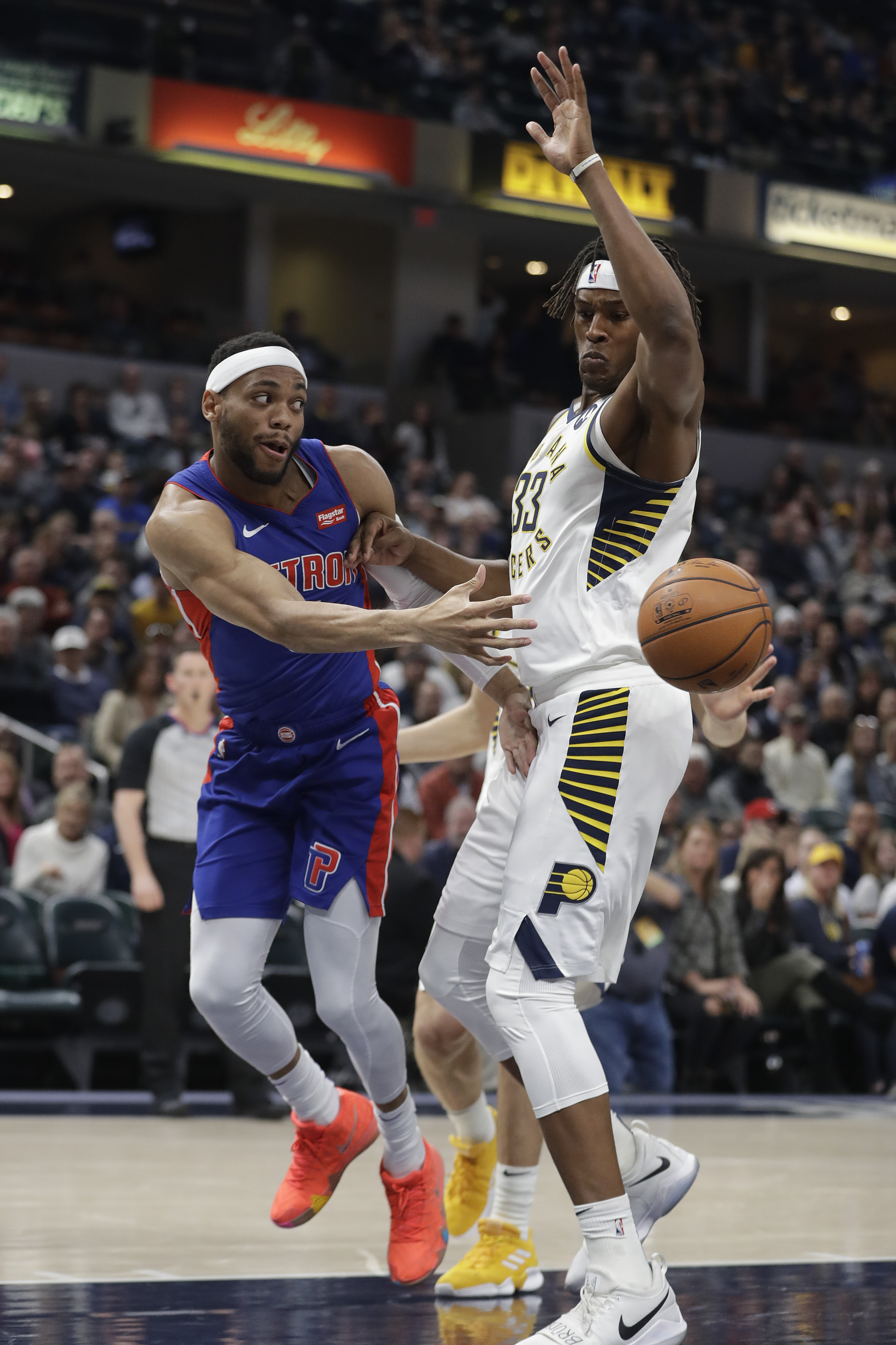 半场：莱比锡1-0斯图加特，沙博特自摆乌龙（半场战报：莱比锡暂1-0领先斯图加特，沙博特不慎自摆乌龙）