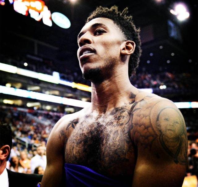 骄傲容易滋生狭隘，亚冠是为国出战，所以这个时候还...（傲气易致狭隘，亚冠承载国家荣誉，此时更应...）