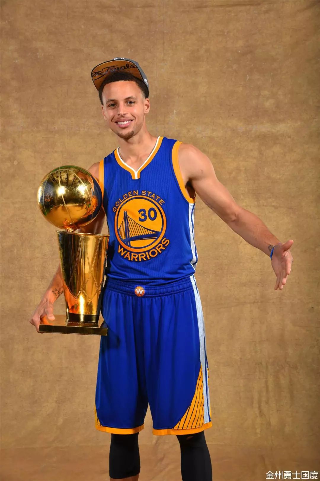 TA：阿森纳真正的隐患集中于防线；维拉的阵容几乎没容错空间（TA：阿森纳最大软肋在后防，维拉阵容几乎零容错）