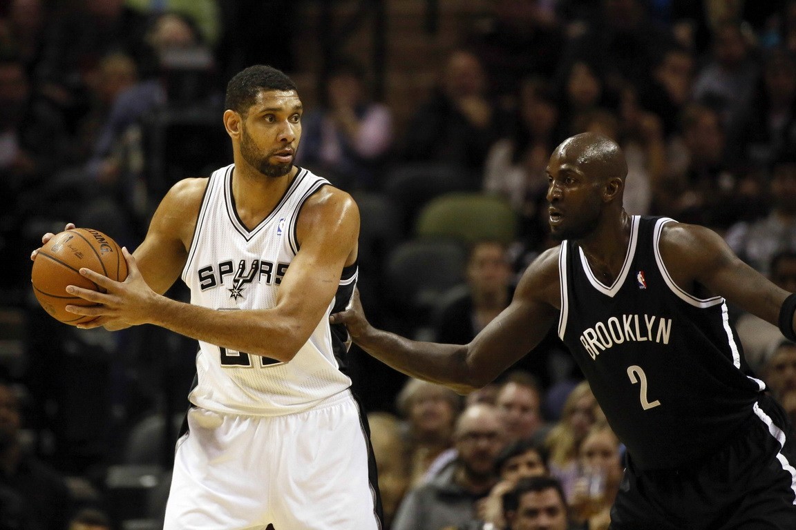 挑起大梁！卡斯尔狂轰30+10+6，得分创赛季新高（火力全开！卡斯尔30+10+6大爆发，单场得分刷新个人赛季新高）