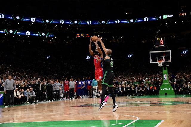 布伦森半场26分＆唐斯准两双，尼克斯17分领先猛龙（布伦森半场轰下26分、唐斯接近两双，尼克斯以17分优势暂领先猛龙）