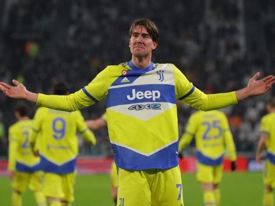 记者：拜仁17岁小将卡尔曾接受皇马试训，但最终未能签约（记者：拜仁17岁新星卡尔曾在皇马试训，终未签约）