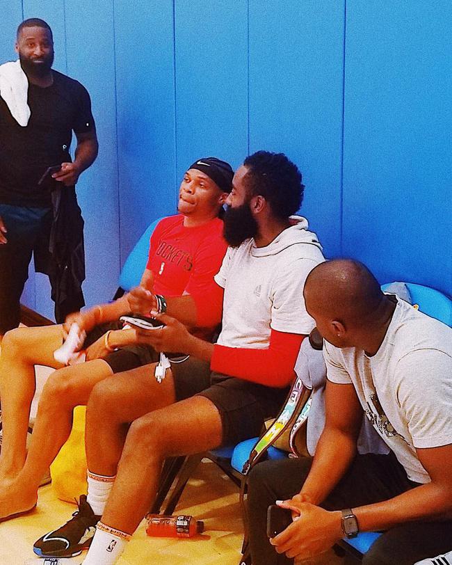 法媒：欧冠转播权在法遇冷，欧足联将二轮招标并向流媒体开放（法媒称欧冠在法版权遇冷，欧足联开启第二轮竞标并向流媒体放开）